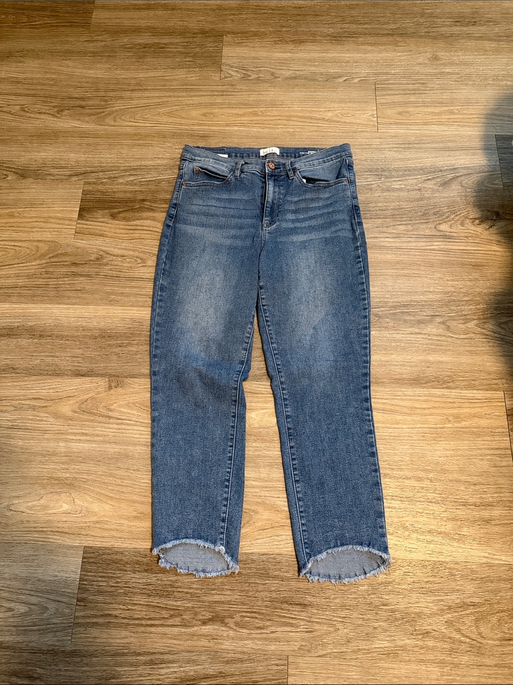 Nicole Miller Cropped Jeans in Medium Blue Wash